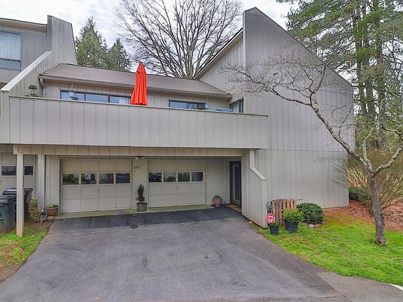 2nd image of 8707 Olde Colony Trl APT 1