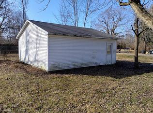 301 S Harlan St, London Mills, IL 61544