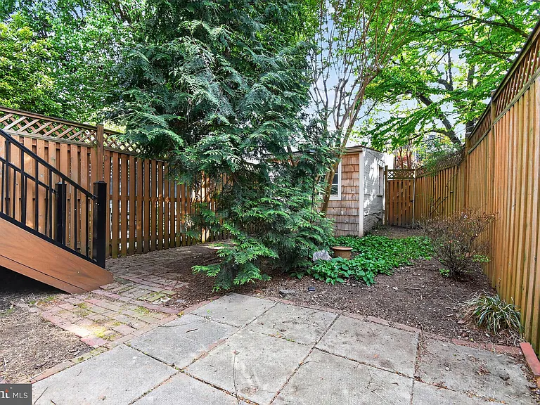 1319 Massachusetts Ave SE — Photo 32