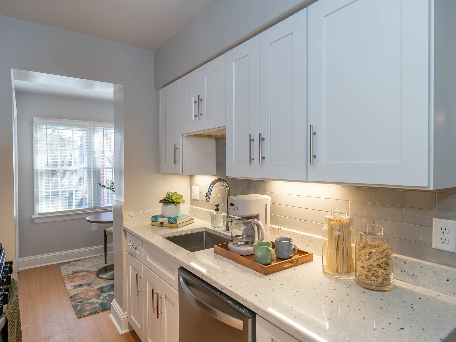 Malvern Manor Apartments — Photo 1