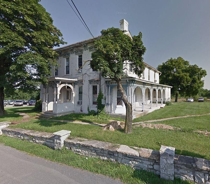 1st image of 1085 Lincoln Way W APT 4