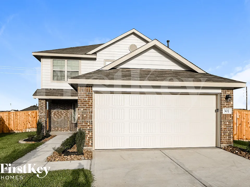 302 Pickwick Gardens Ln