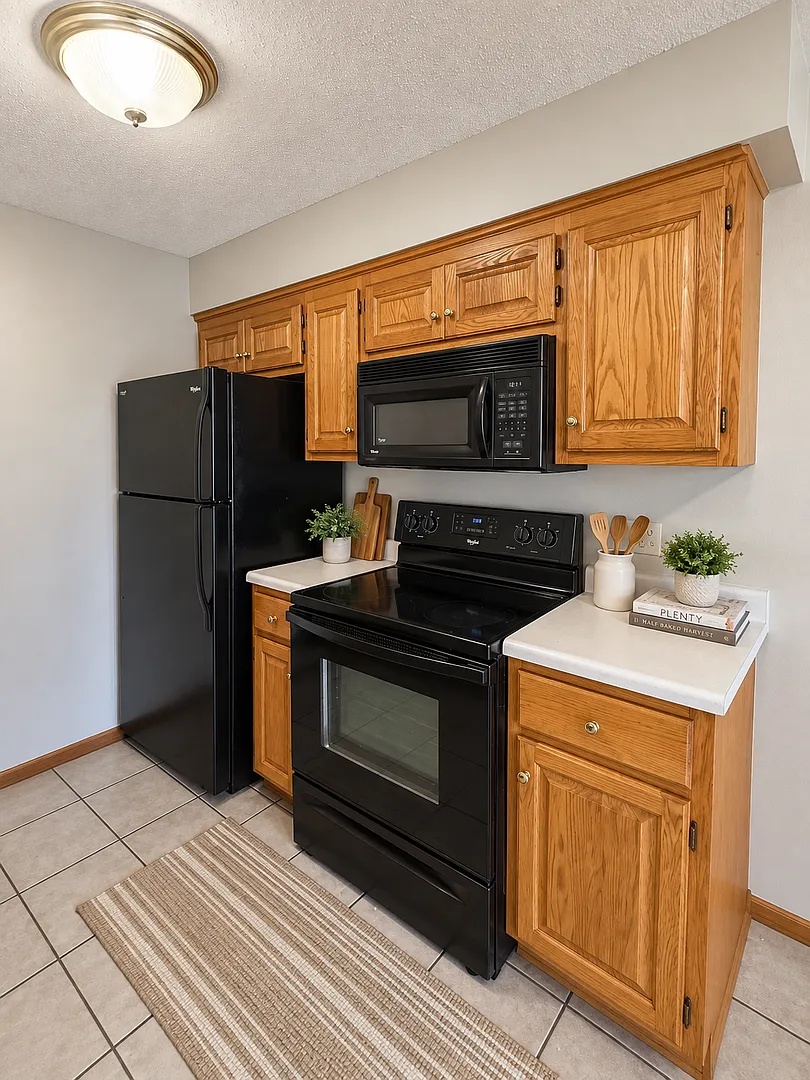 16959 Garcia Way — Photo 4