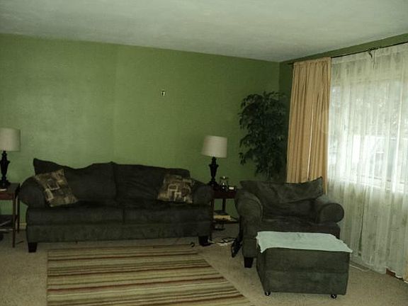3rd image of 110 Oxford Dr
