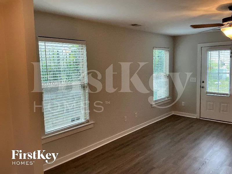 4 bed, 2.0 bath, 1550 sqft, $1,675 — Photo 3