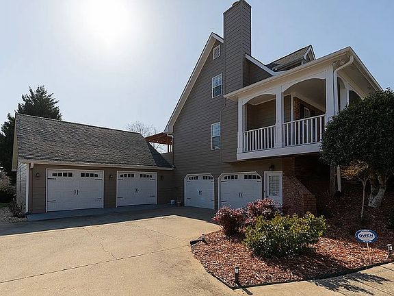 2 Garages 