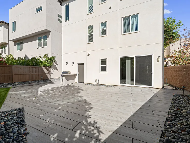 16205 Camden Cir — Photo 3