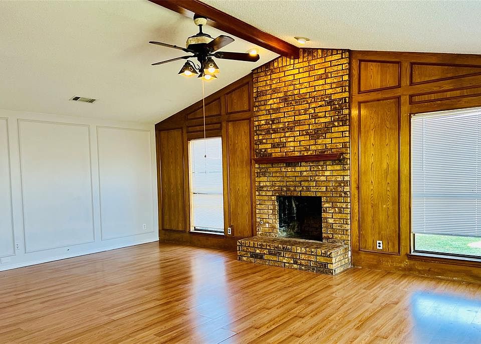 2nd image of 300 Stoneybrook Dr