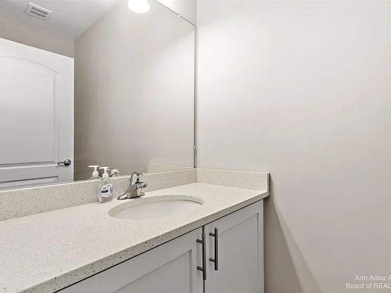 5570 Arbor Chase Dr — Photo 22
