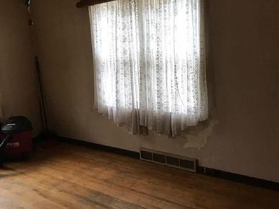 5th image of 2504 Franklin St