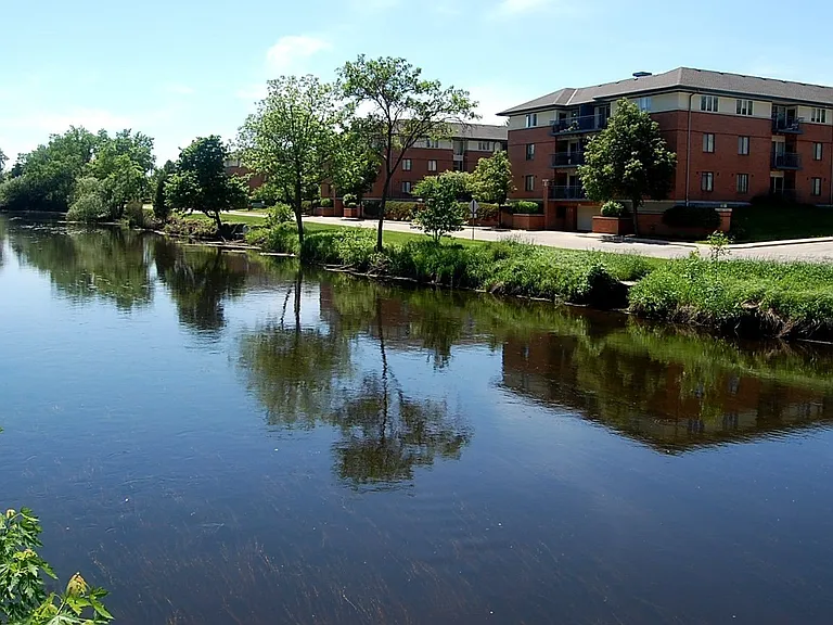 Riverwalk Apartments — Photo 35