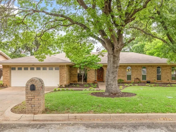 2215 W Sanford St, Arlington, TX 76012