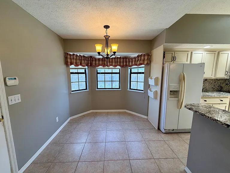 604 Mallory Dr — Photo 5