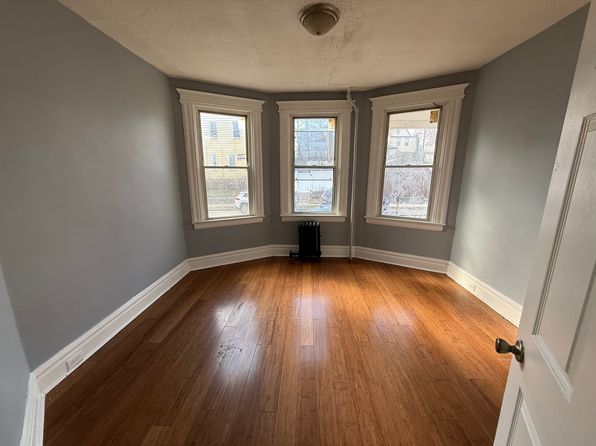 110 Brookside Ave Floor 1