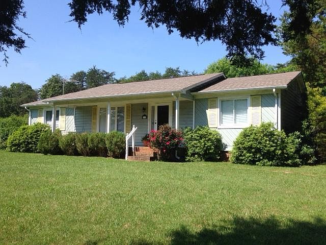 1st image of 525 Lake Park Dr
