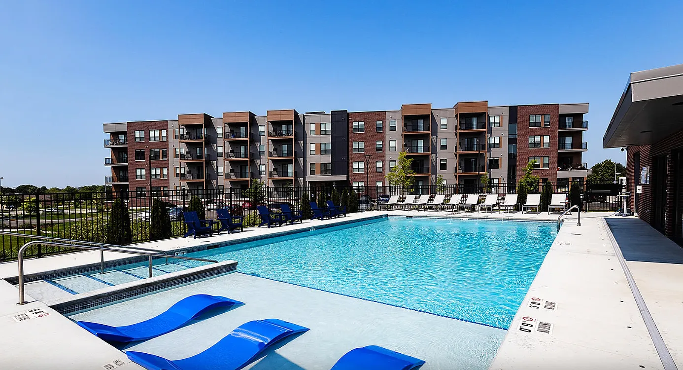 Eastpark Apartments — Photo 2