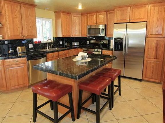 3rd image of 1487 E Jamestown Dr