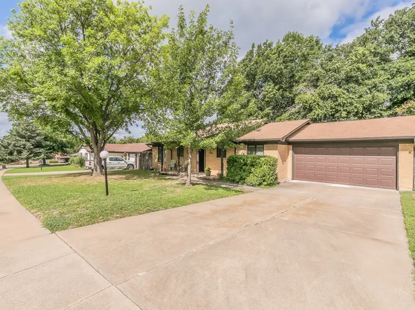 209 Rhineland Rd, Benbrook, TX 76126