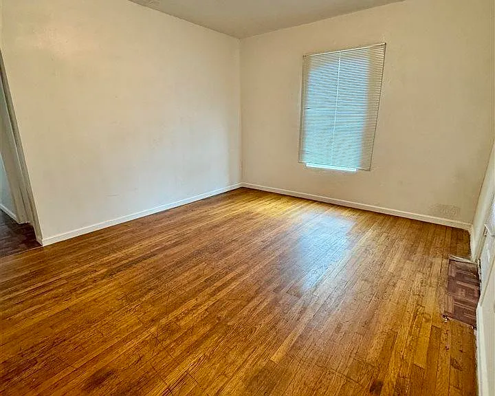 1111 Monroe St — Photo 2