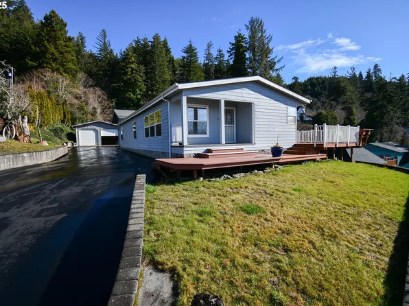 1035 1st St, Gardiner, OR 97441