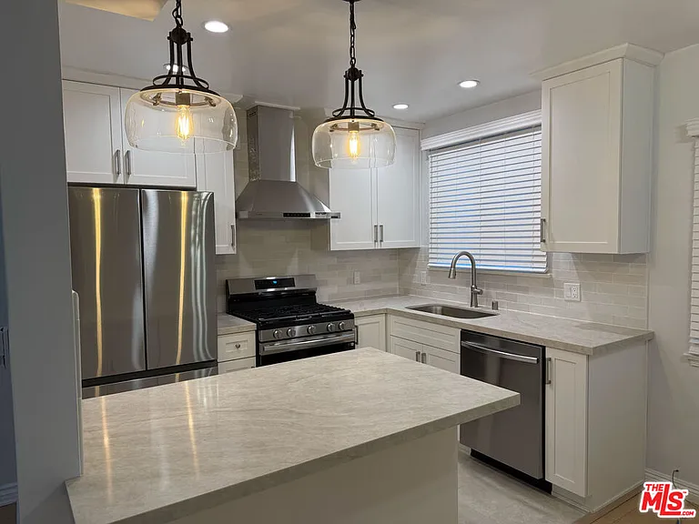 4125 1/2 W Toluca Lake Ave — Photo 10