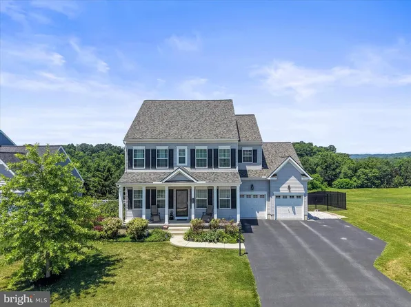 100 Hollyhock Dr, Manchester, PA 17345