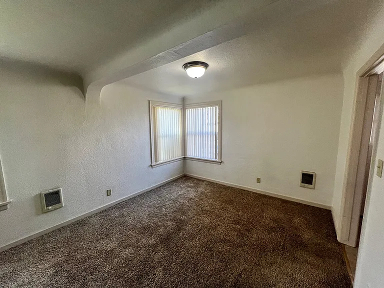 2307 Willamette St — Photo 11