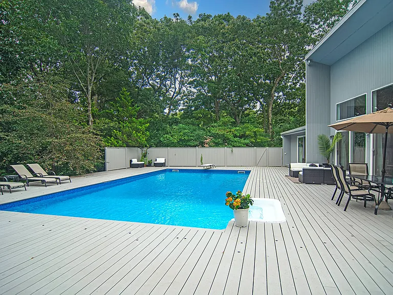 Lakewood Ln — Photo 2