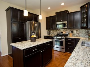 10 Fieldstone Ct, Telford, PA 18969