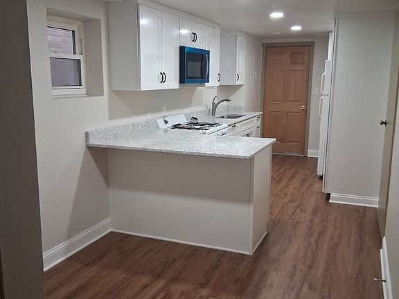 2nd image of 5789 N Elston Ave
