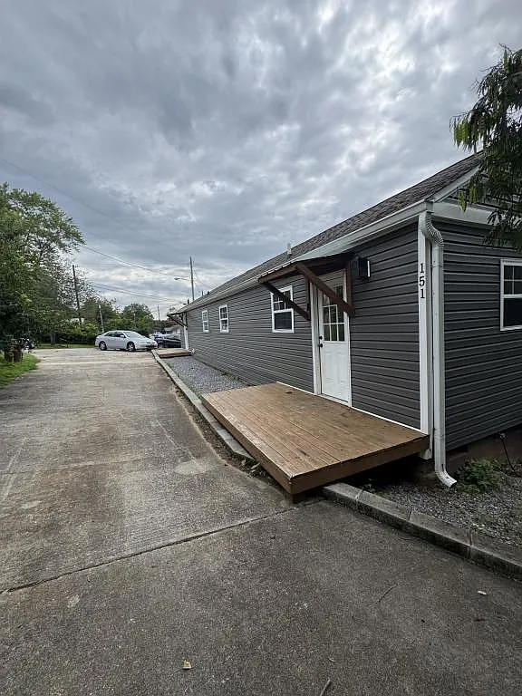 151 Hamilton Cir — Photo 1