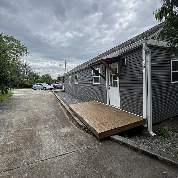 151 Hamilton Cir — Photo 1