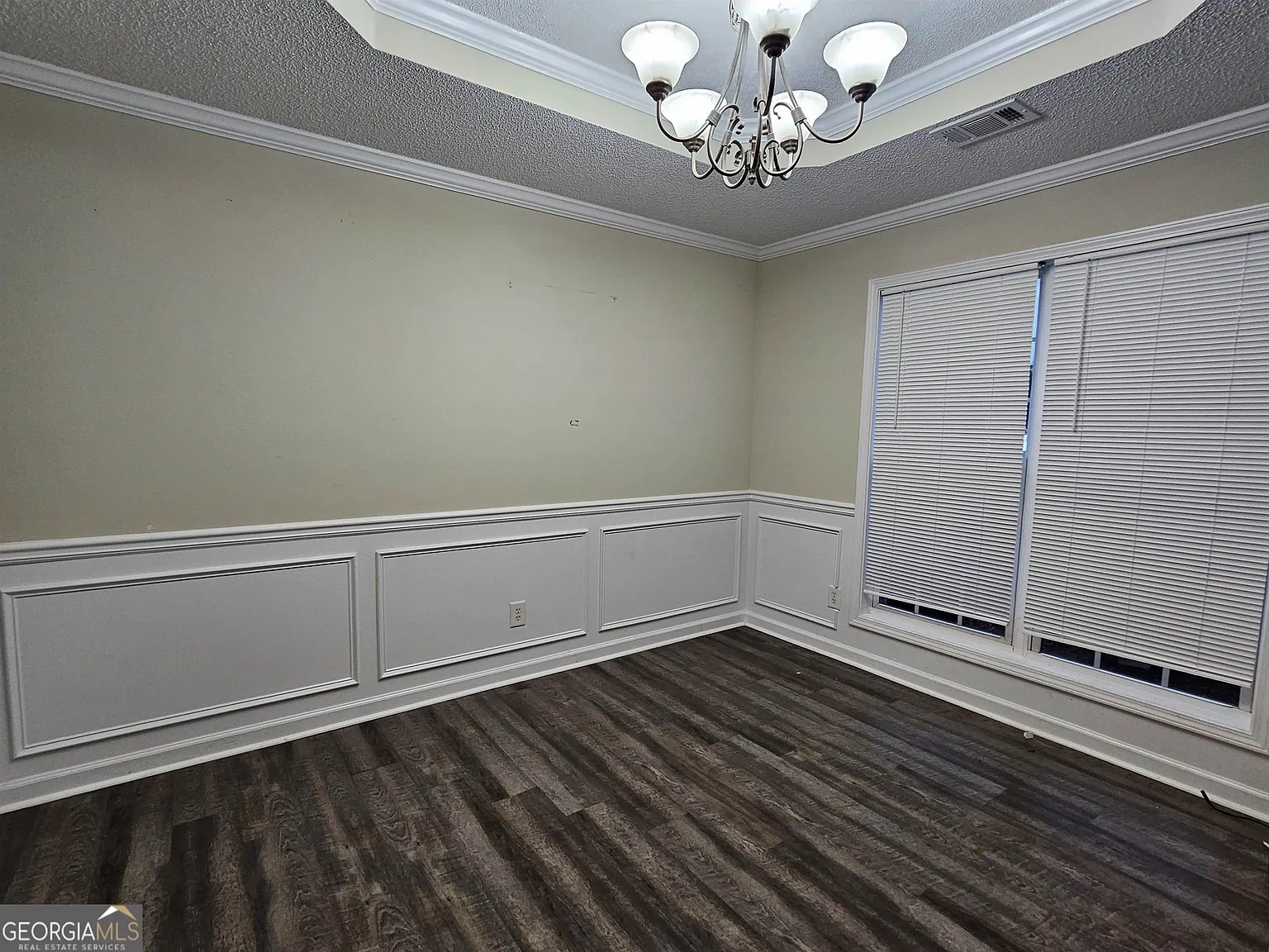 4 bed, 3.0 bath, 1980 sqft, $2,000 — Photo 4