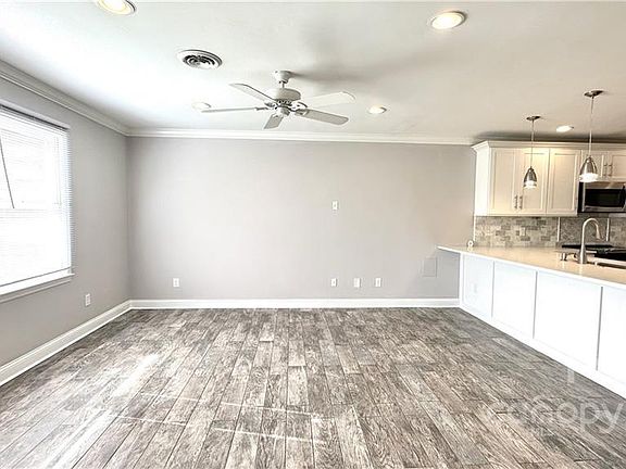 5th image of 557 Cedarvilla Dr