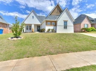 3701 Chapel Hill Row, Edmond, OK 73034