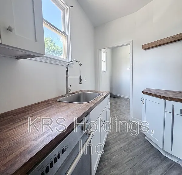 1701 Grace St — Photo 9