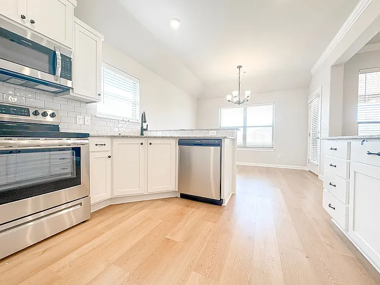 430 Willow Dr — Photo 12