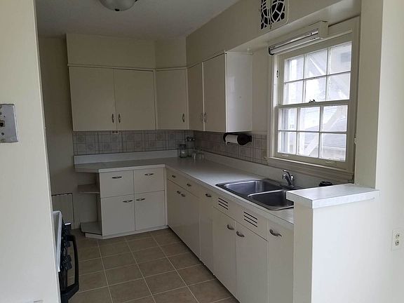 4th image of 701 S 6th Ave APT 1