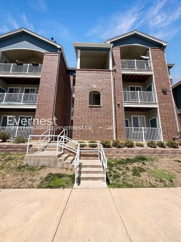 1 bed, 1.0 bath, 697 sqft, $1,297 — Photo 1