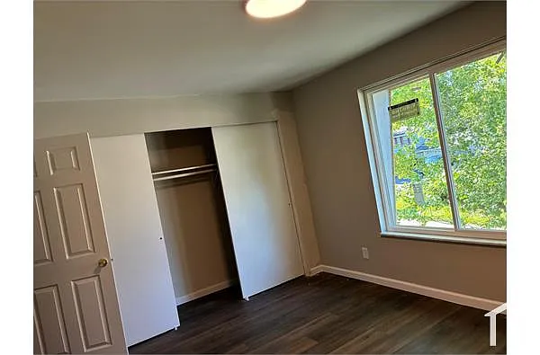 Building Photo - 495 Bluff Dr