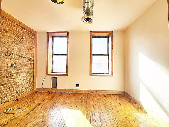 3rd image of 645 Willoughby Ave #14