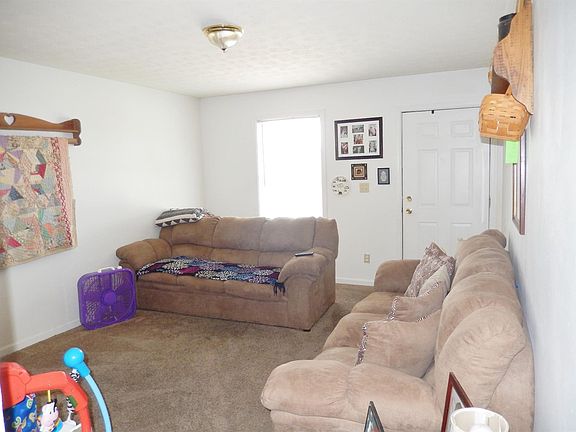 4th image of 204 Poplar Cir