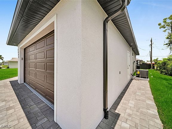 4th image of 1121 NE 12th Terrace Cpe