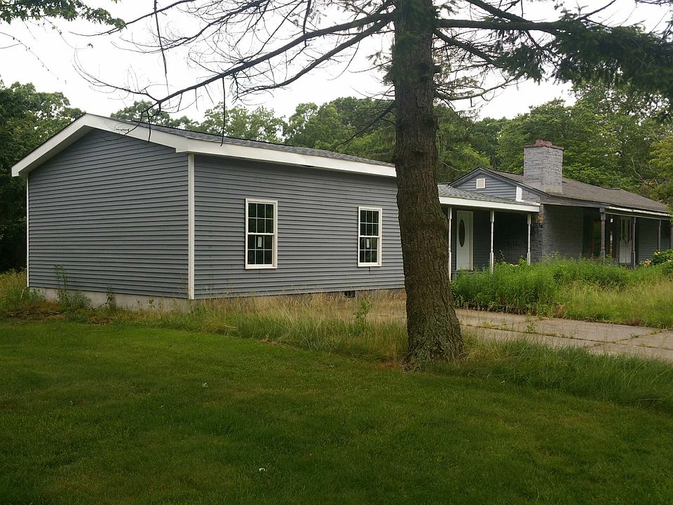 2nd image of 878-880 Tower View Rd