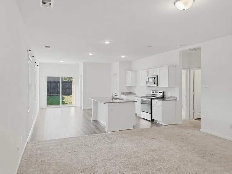 410 Forest St — Photo 11