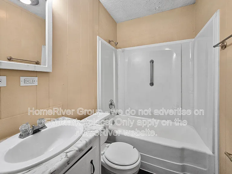 920 Yale St — Photo 15