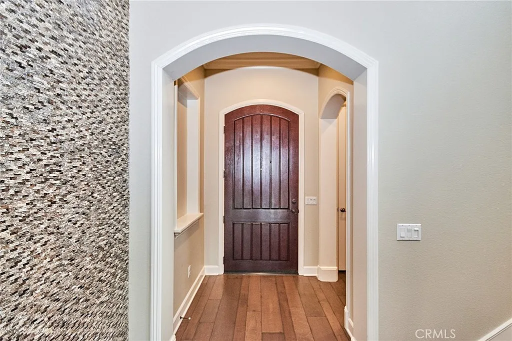 4 bed, 4.5 bath, 3324 sqft, $7,500 — Photo 2