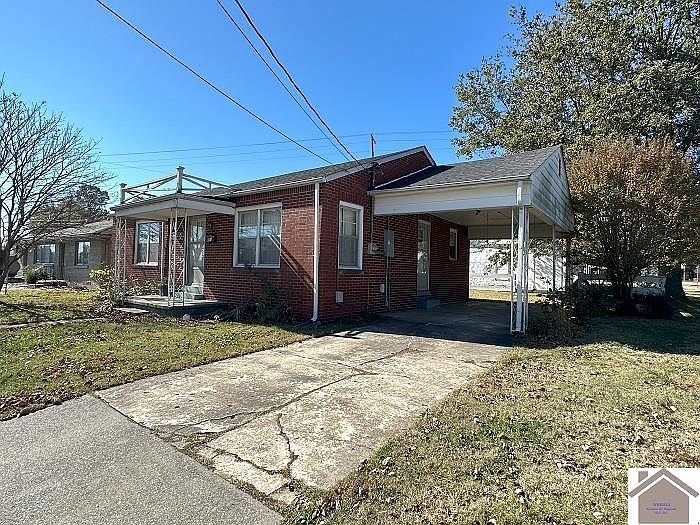 1st image of 851 S 3rd St