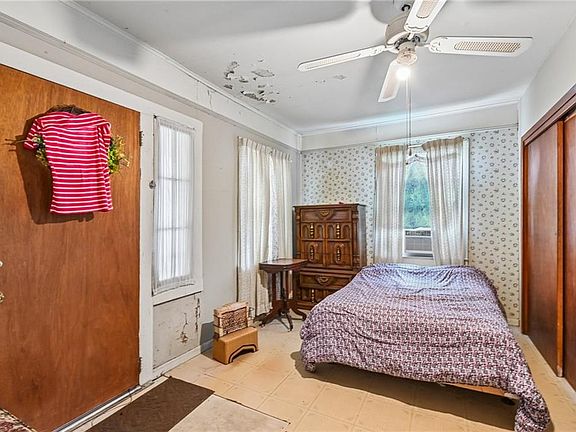 3rd image of 145 Farman St
