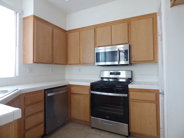 1237 Aguirre Dr — Photo 3